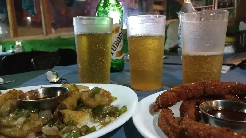 Cold beers with crispy snacks at dusk